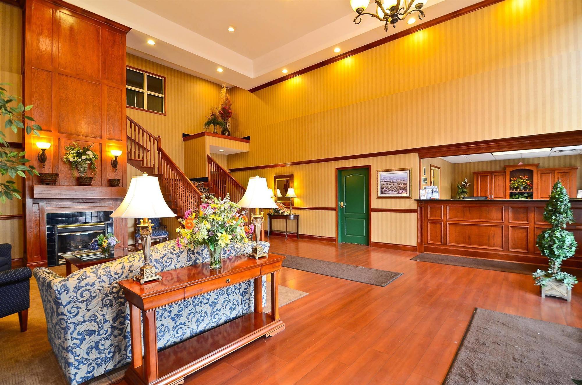 Hotel Western Executive & Wyoming